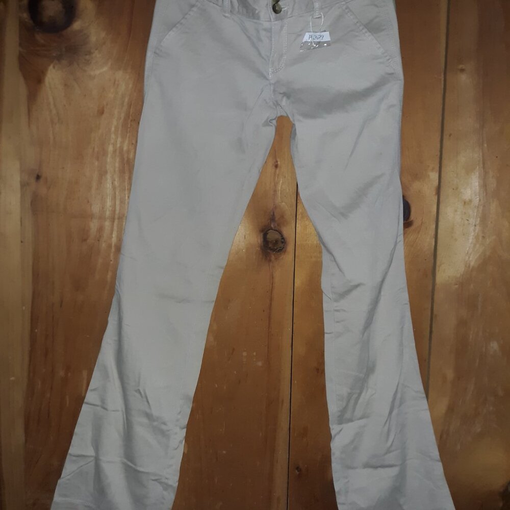 American Eagle Outfitters Item (( 329 ))
